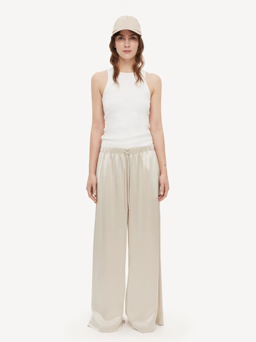 By Malene Birger Women's High-Waisted Chlorella Trousers in Lt. Sand | Slim Fit Casual Pants
